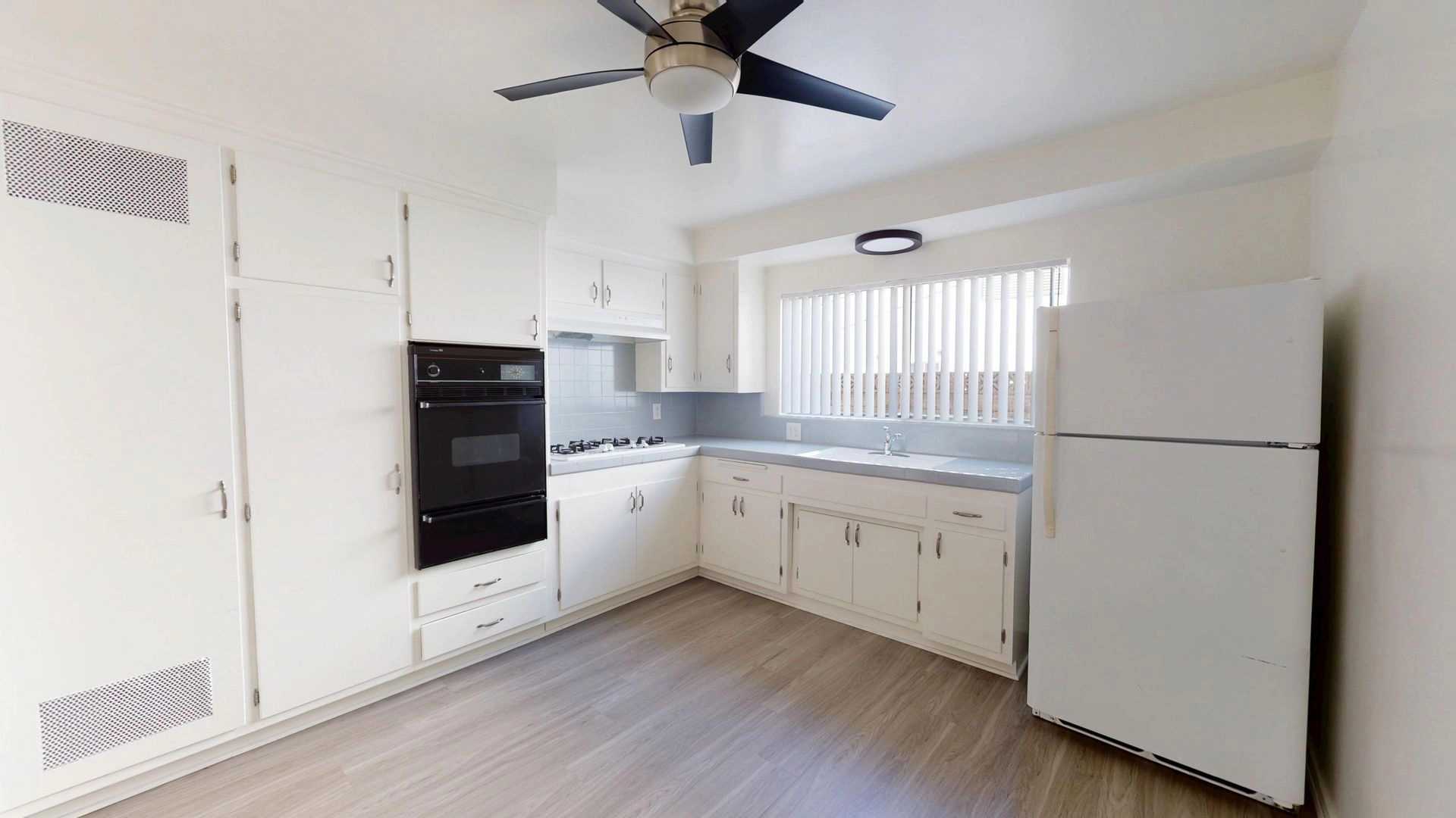 Charming 2 bedroom Apartment in Montrose!!