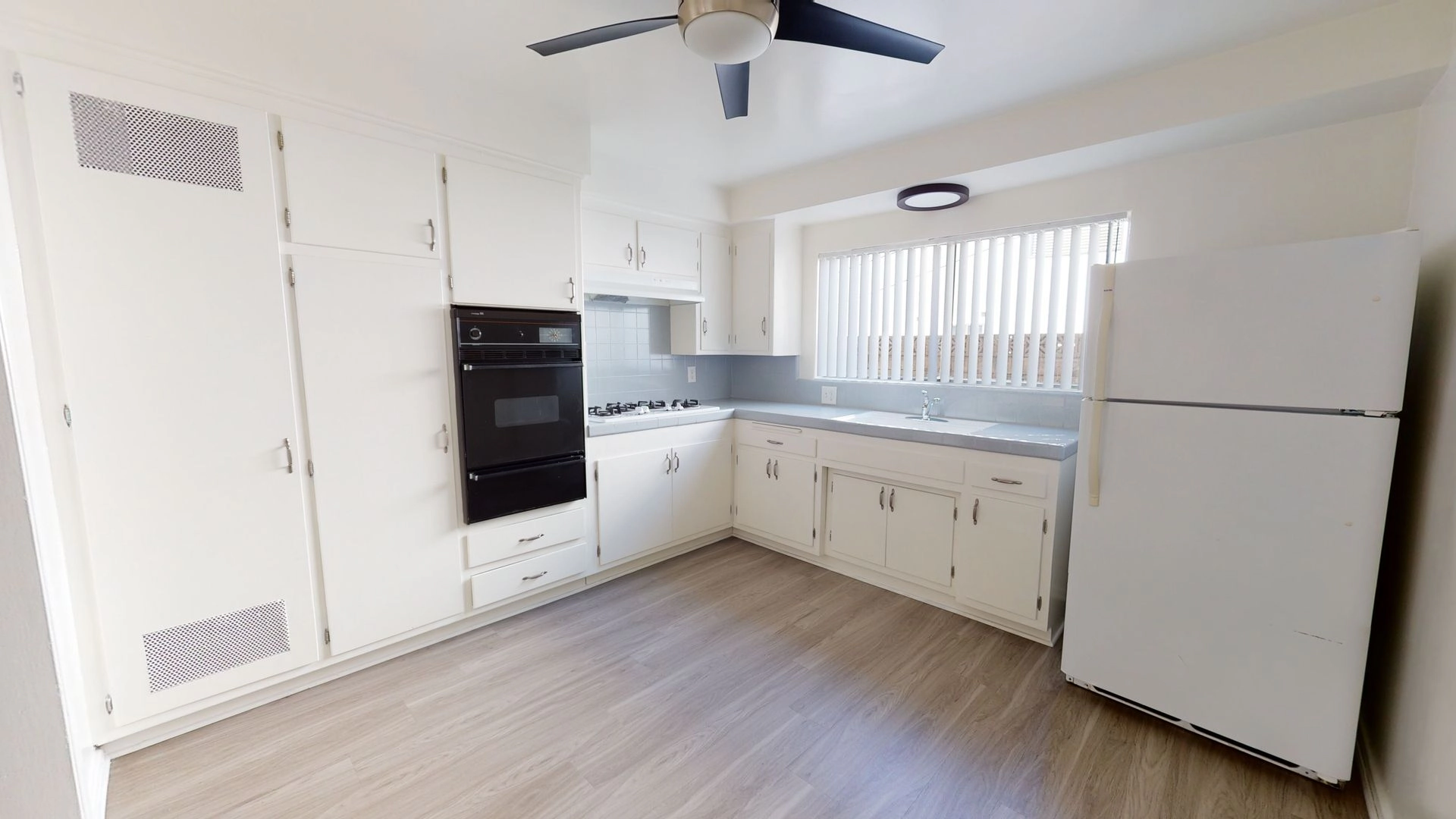 Charming 2 bedroom Apartment in Montrose!!