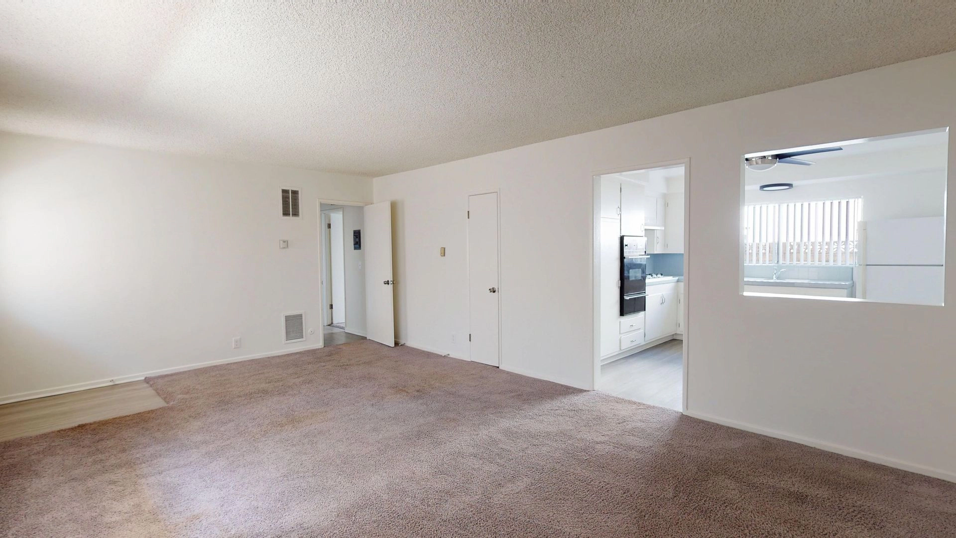 Charming 2 bedroom Apartment in Montrose!!