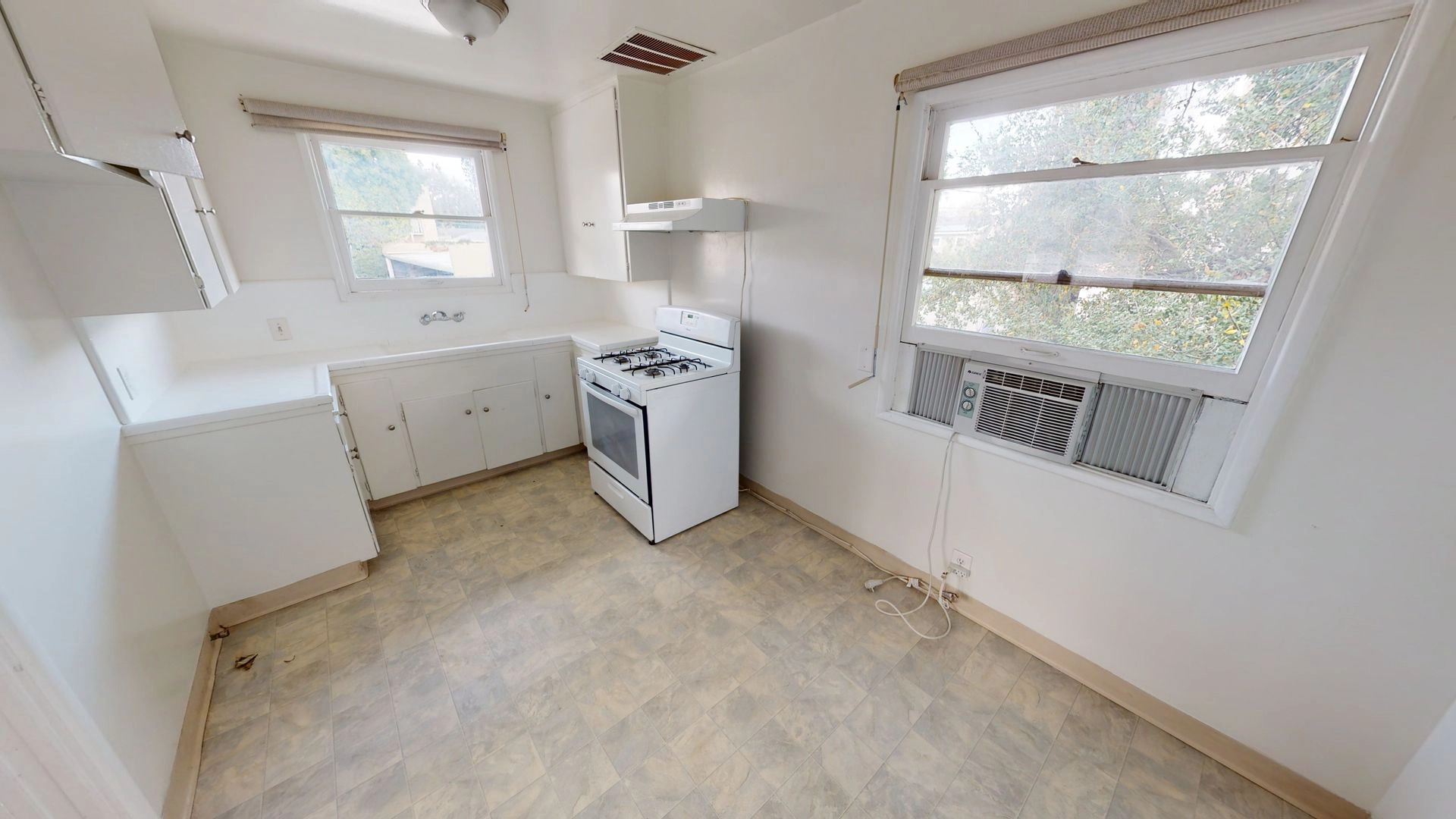 Charming 1 bedroom Apartment!!