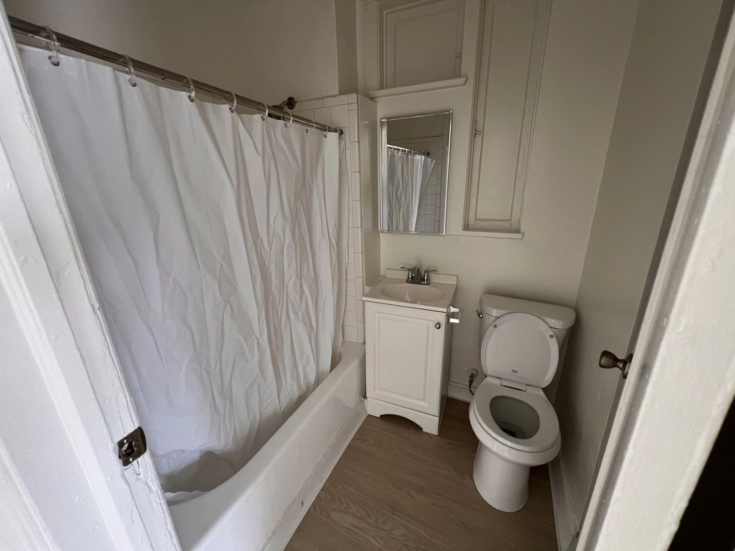 Spacious Single Unit Available – Los Angeles