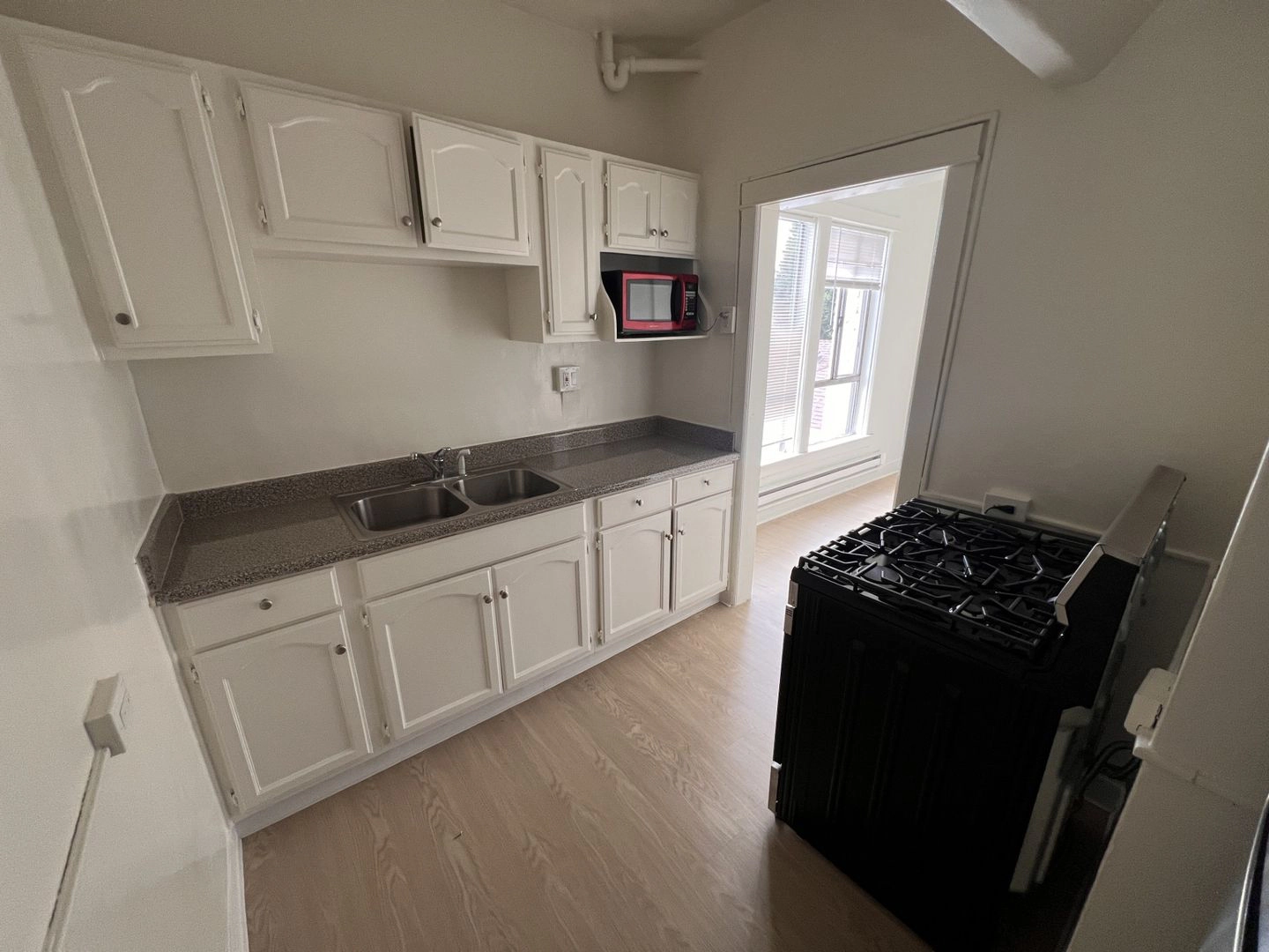 Spacious Single Unit Available – Los Angeles