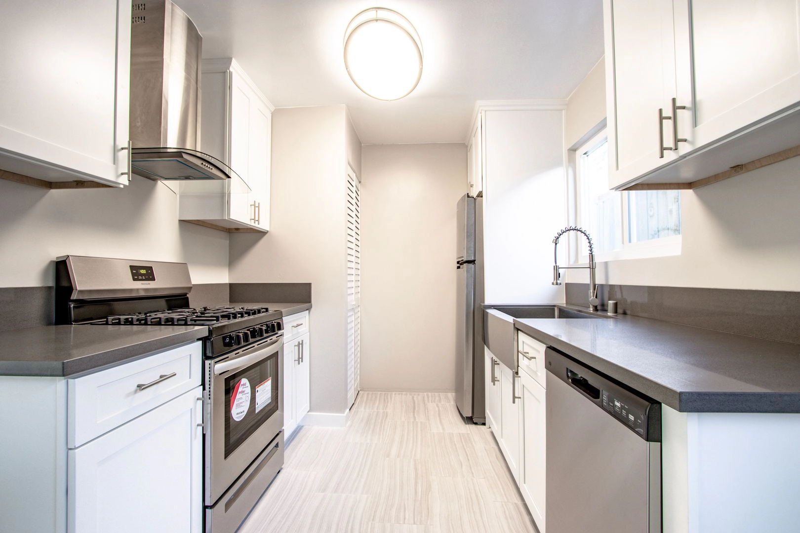 *FREE RENT! Beautiful 2 Bedroom Townhome in Elysian Valley!