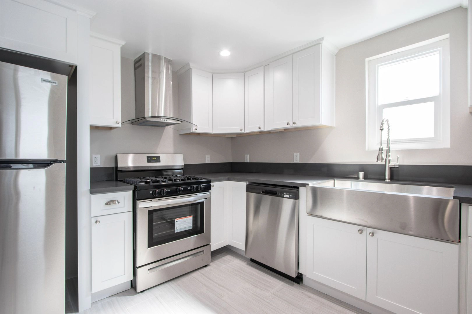 *FREE RENT! Beautiful 2 Bedroom Townhome in Elysian Valley!