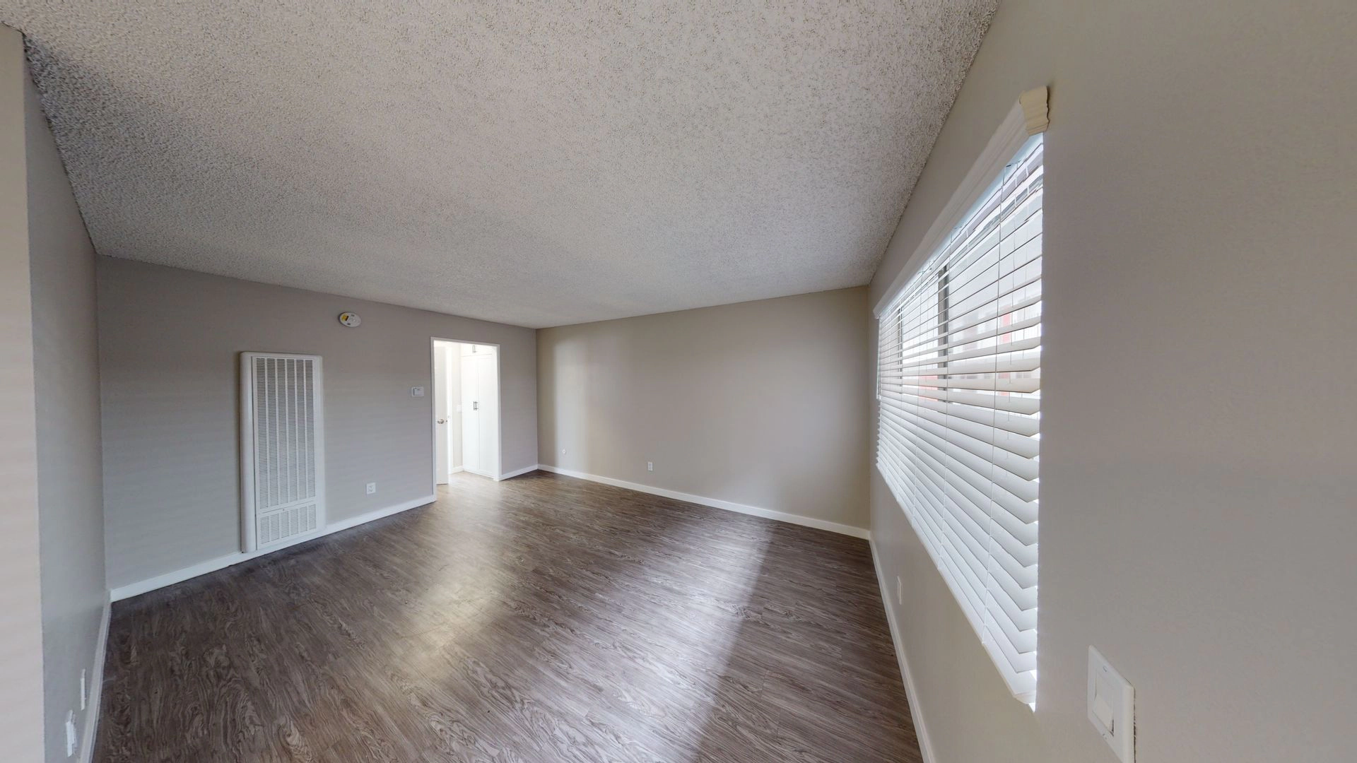 FREE RENT! NEWLY RENOVATED 1BR – IN HIGHLAND PARK!