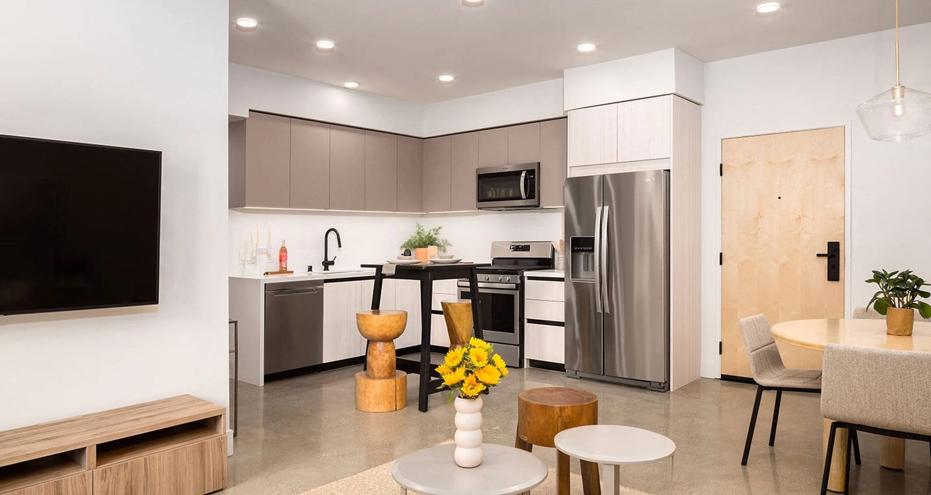 FREE RENT! NEW MODERN LUXURY APARTMENT HOMES!