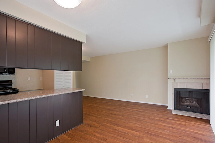 FREE RENT!! Fabulous 2 Bedroom & 2 Bath Near Culver City!