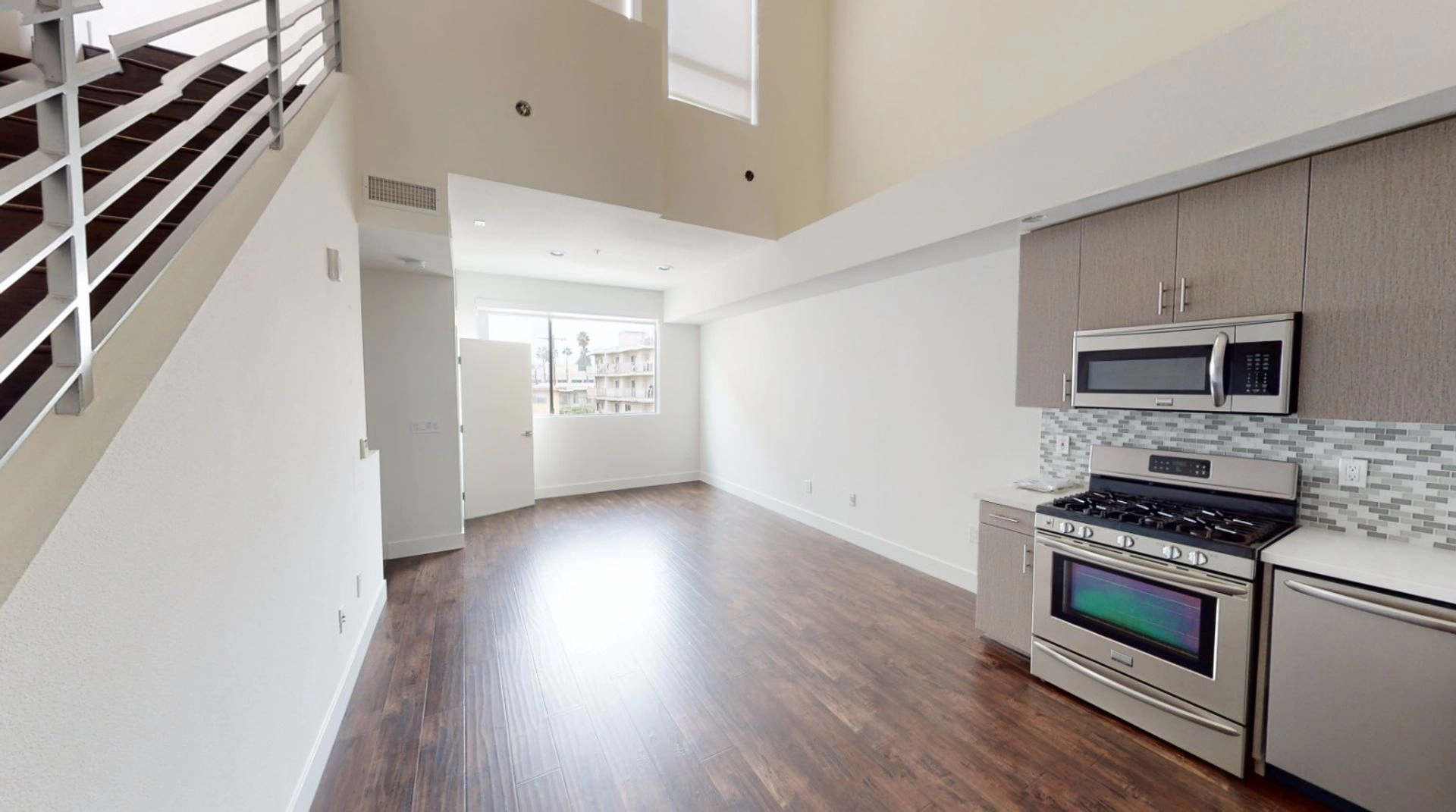 *FREE RENT!* One Bedroom Three Levels w/ Loft Apartment Home!