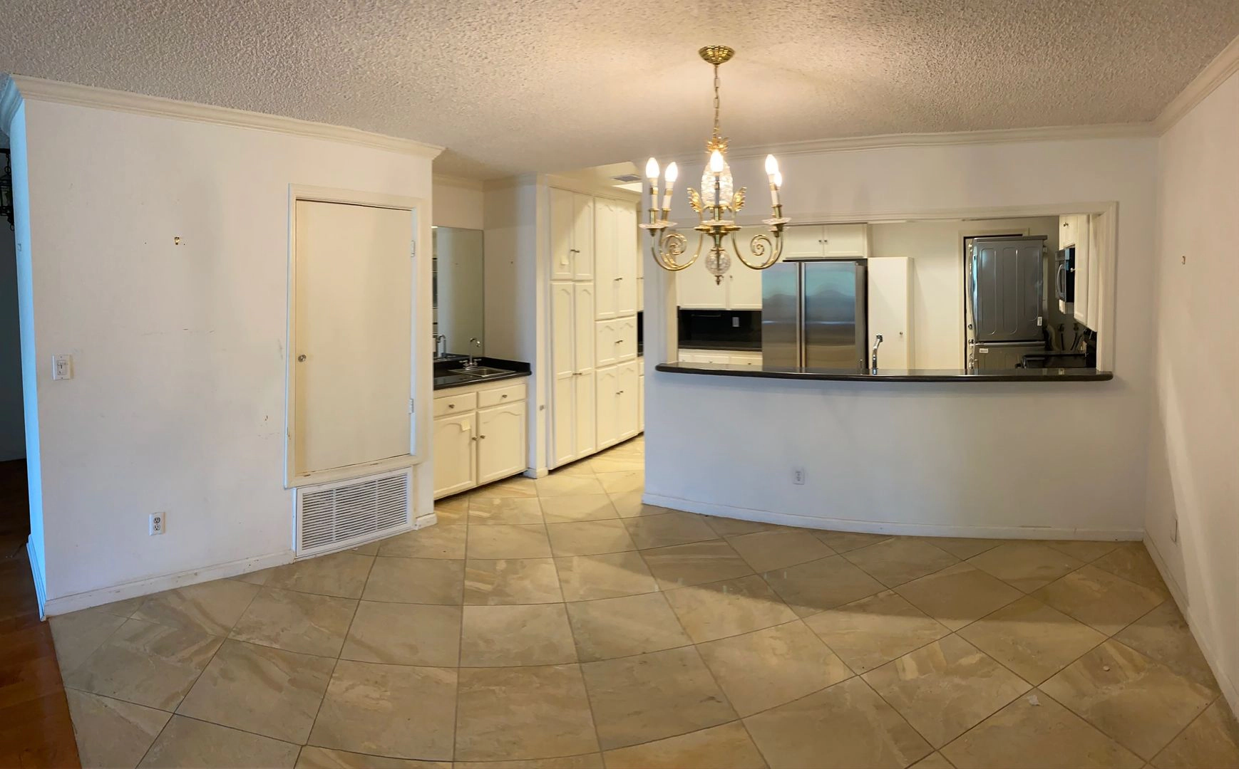 Beautiful Gigantic Condo in Beverly Hills!!!