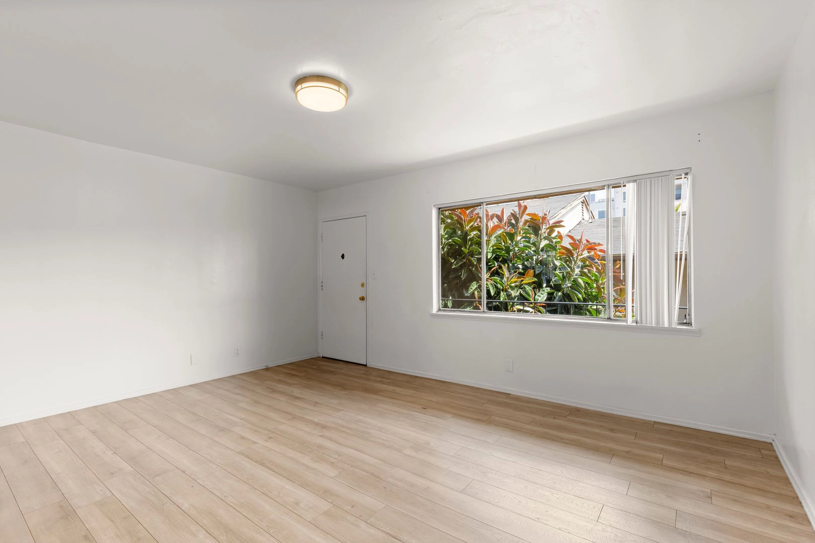 STUDIO 1 BATH IN LOS ANGELES !!