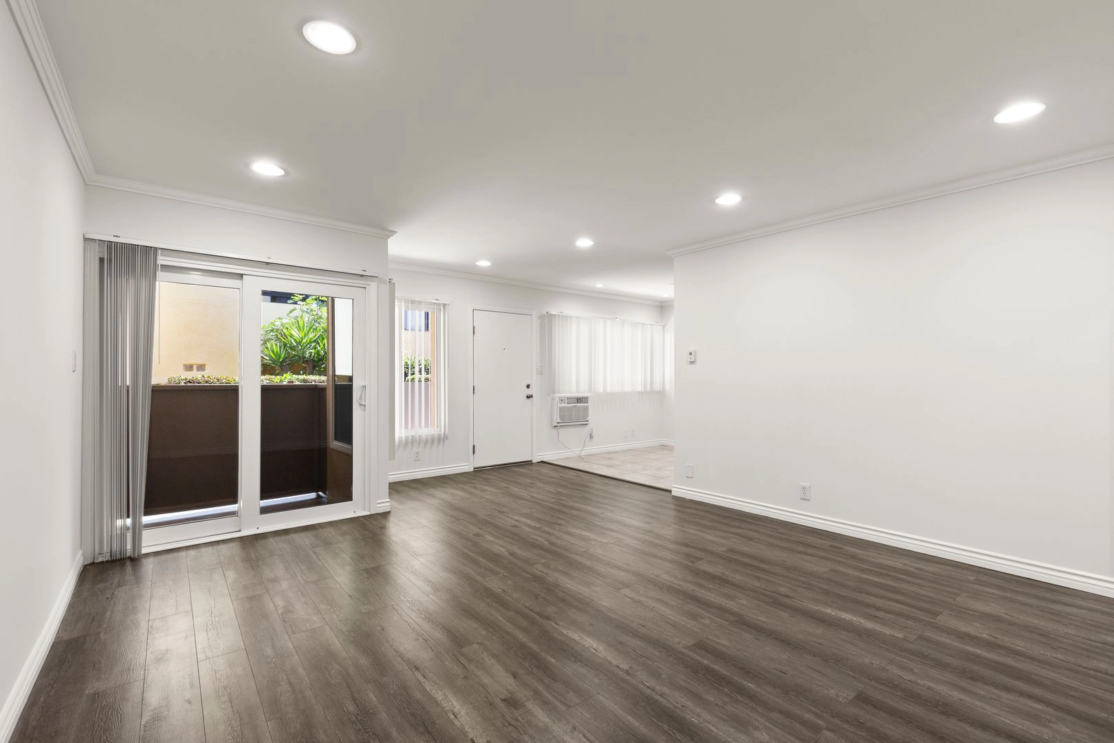 Beautiful 2 Bed Unit in West Hollywood