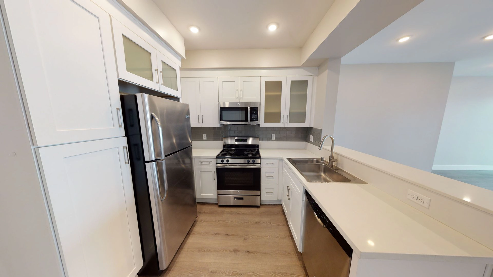 Beautiful Two Bedroom Apt. in the NoHo Arts District!