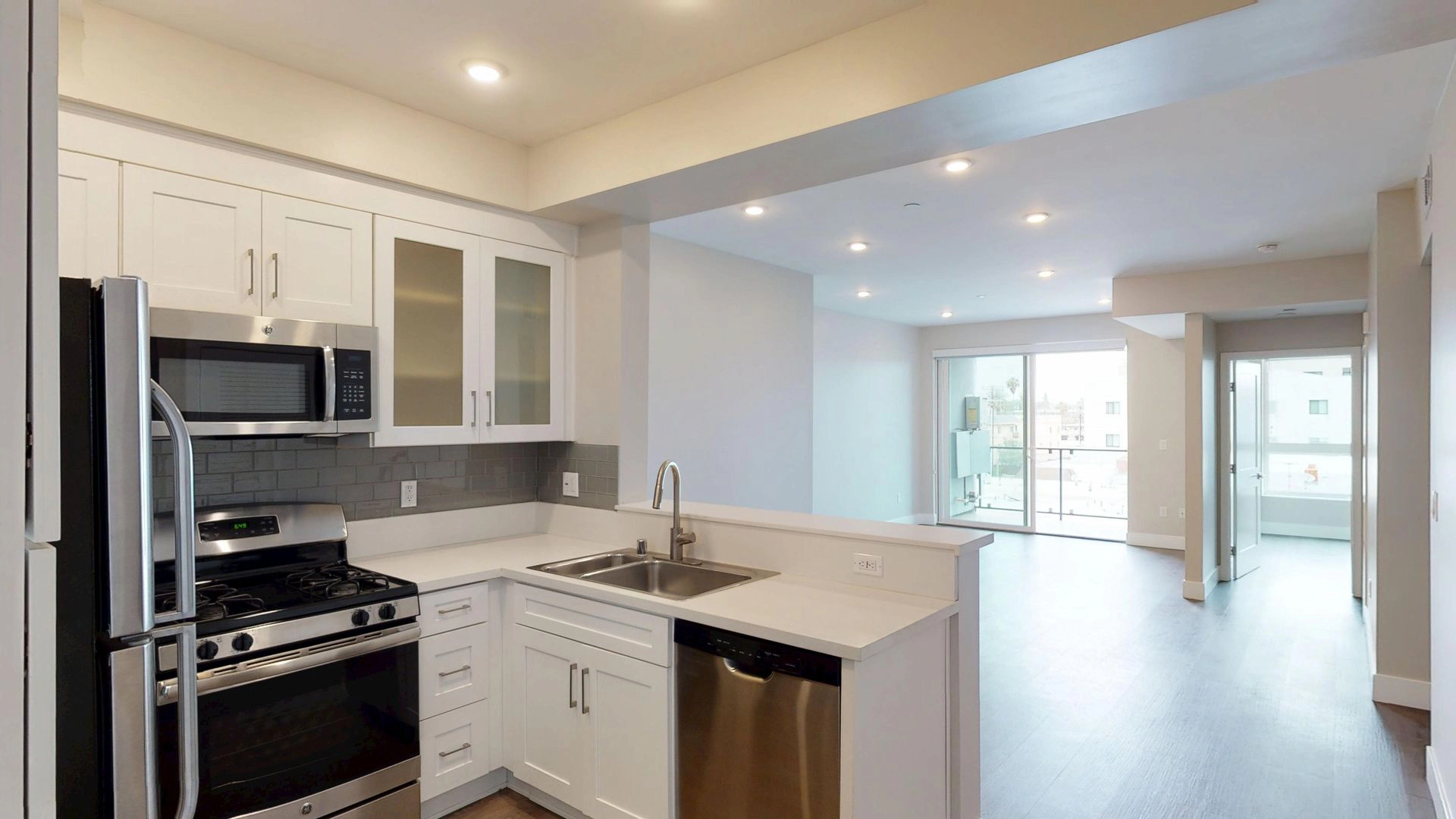 Beautiful Two Bedroom Apt. in the NoHo Arts District!