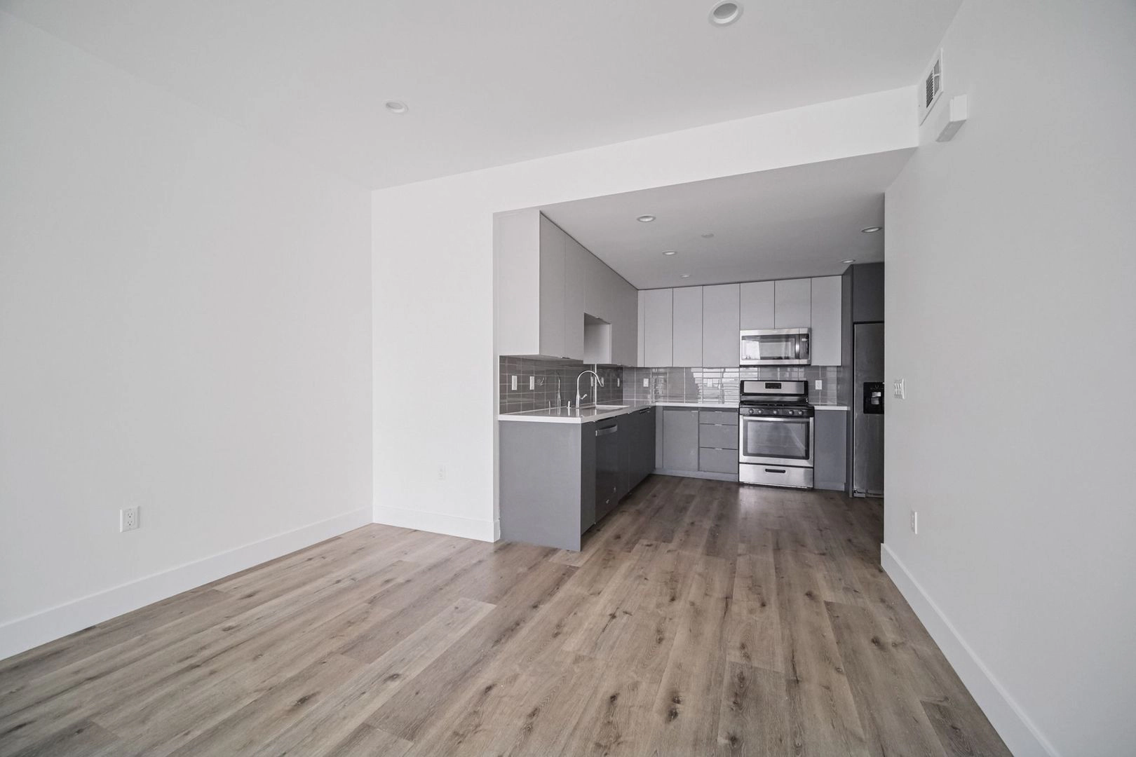 Newly Constructed Luxury Community in NoHo Arts District! Rent NOW!