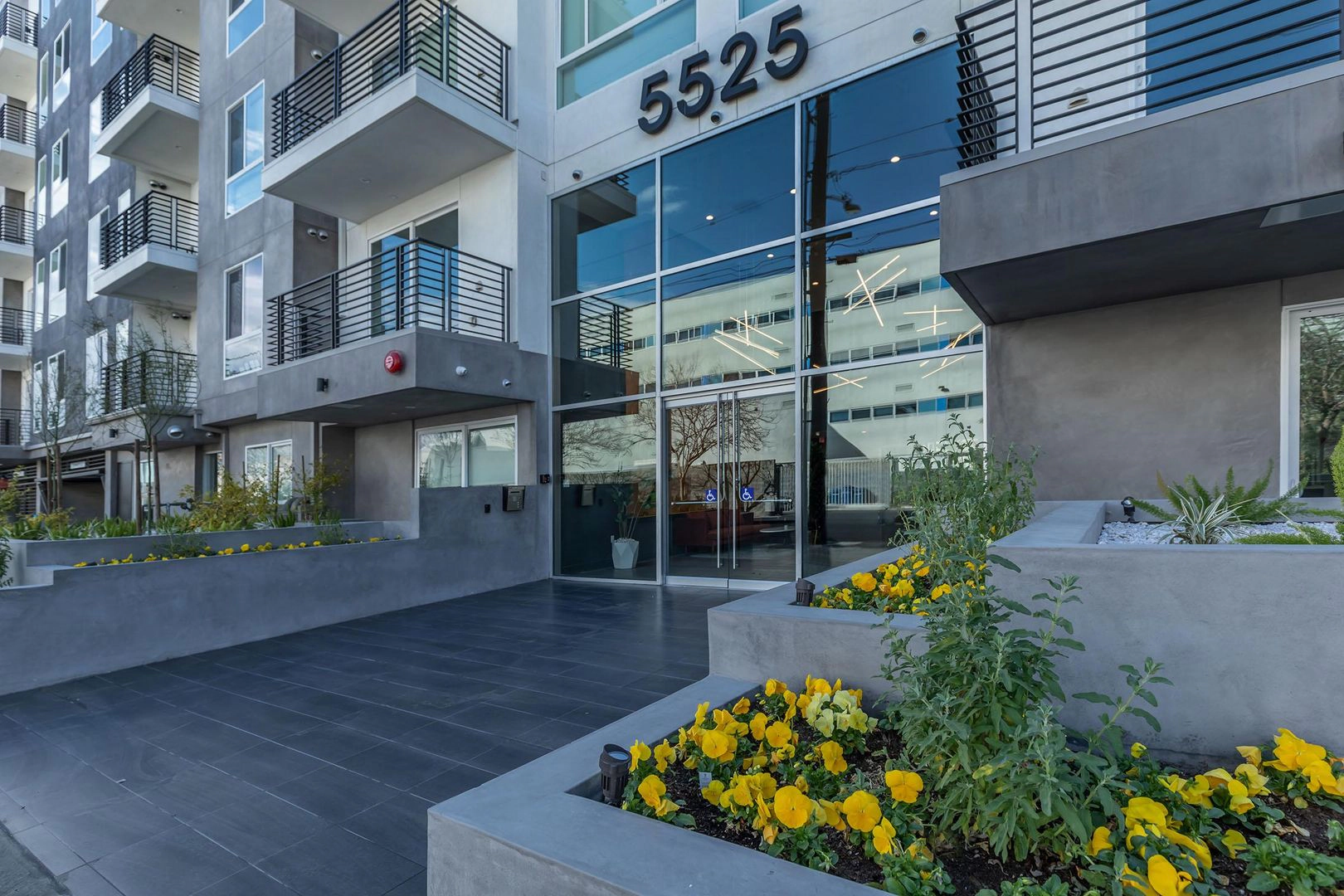 Newly Constructed Luxury Community in NoHo Arts District! Rent NOW!
