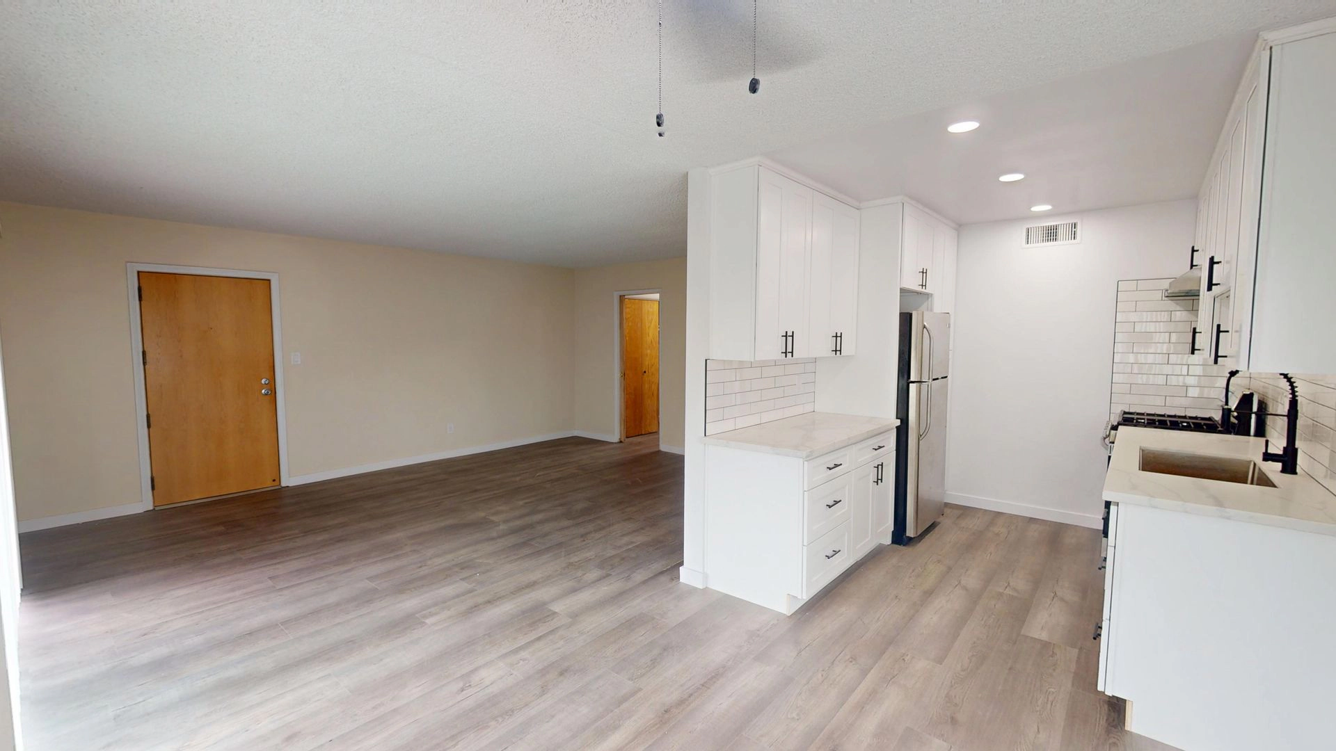 FREE RENT! 1 bedroom & 1 bathroom apartment available!
