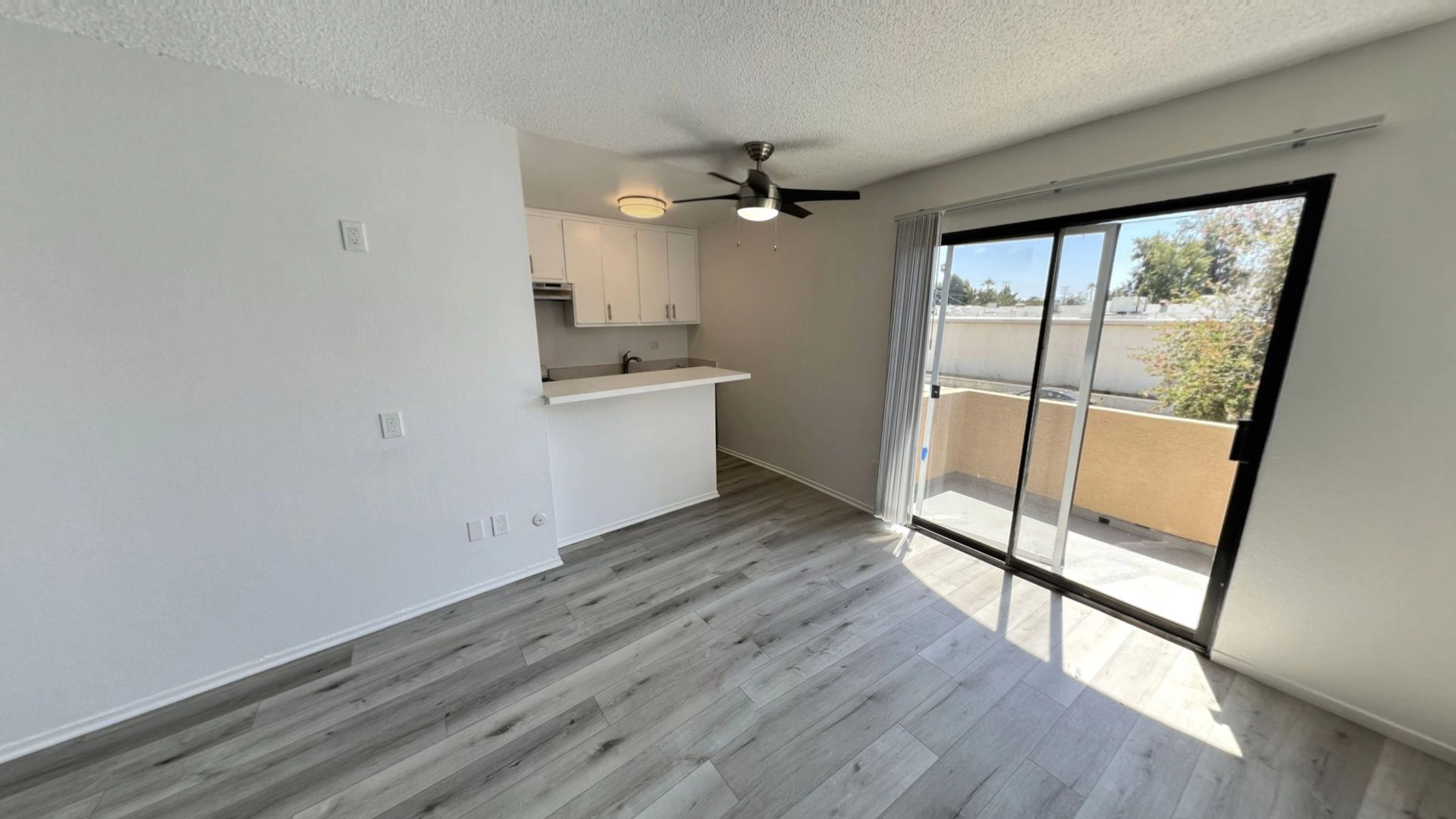*FREE RENT* Beautiful single in the heart of San Fernando Valley!