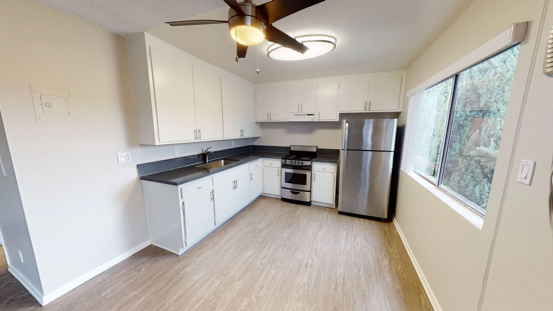 Beautiful Studio in the heart of San Fernando Valley!