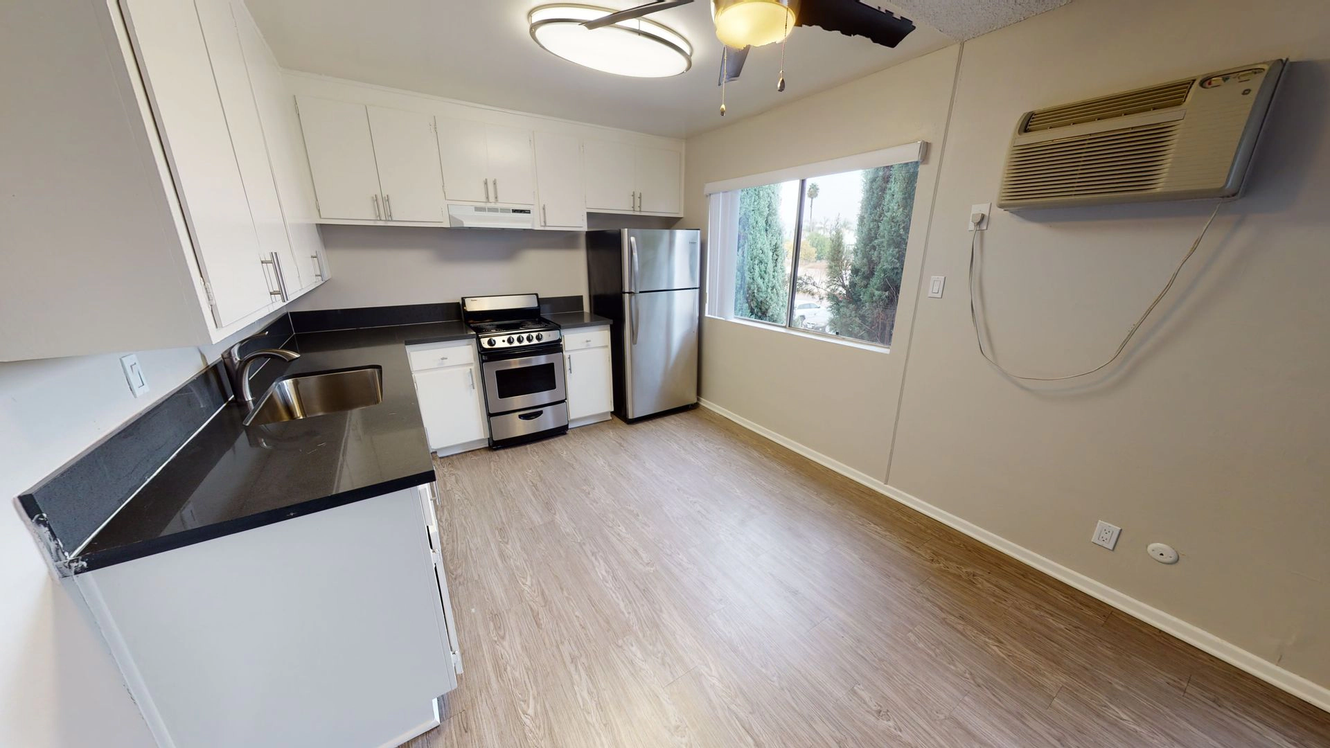 Beautiful Studio in the heart of San Fernando Valley!