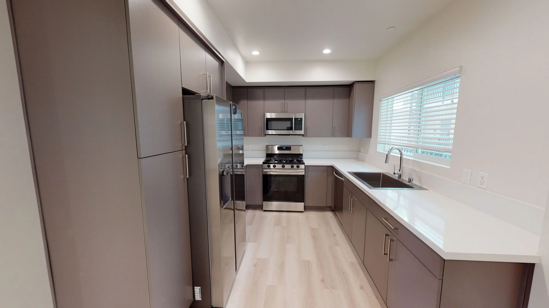 Newly Built Beautiful Apartments in the Vicinity of the Warner Center!