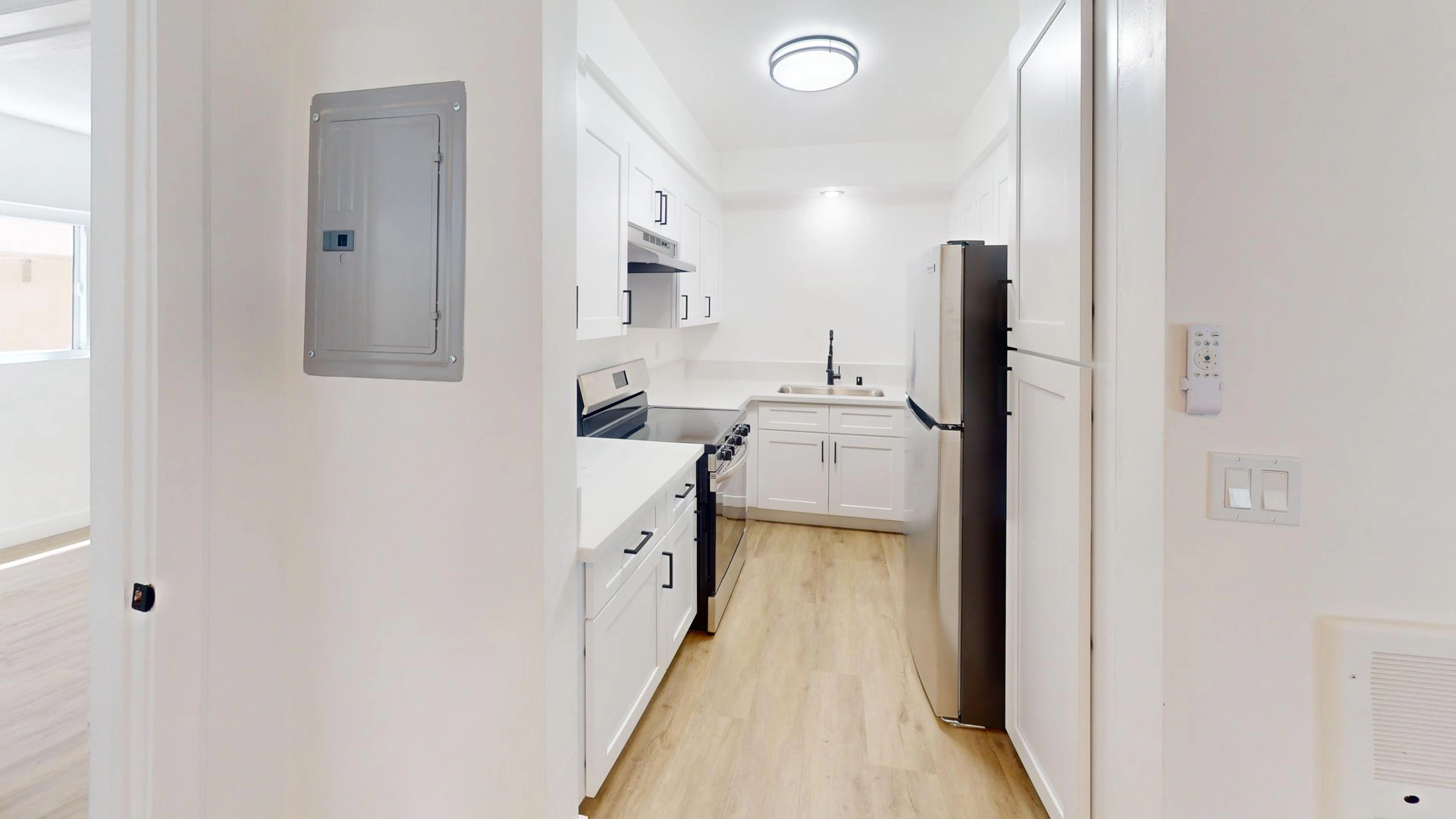 FREE RENT! Beautiful & Spacious 1 bed. Apt. In Van nuys.