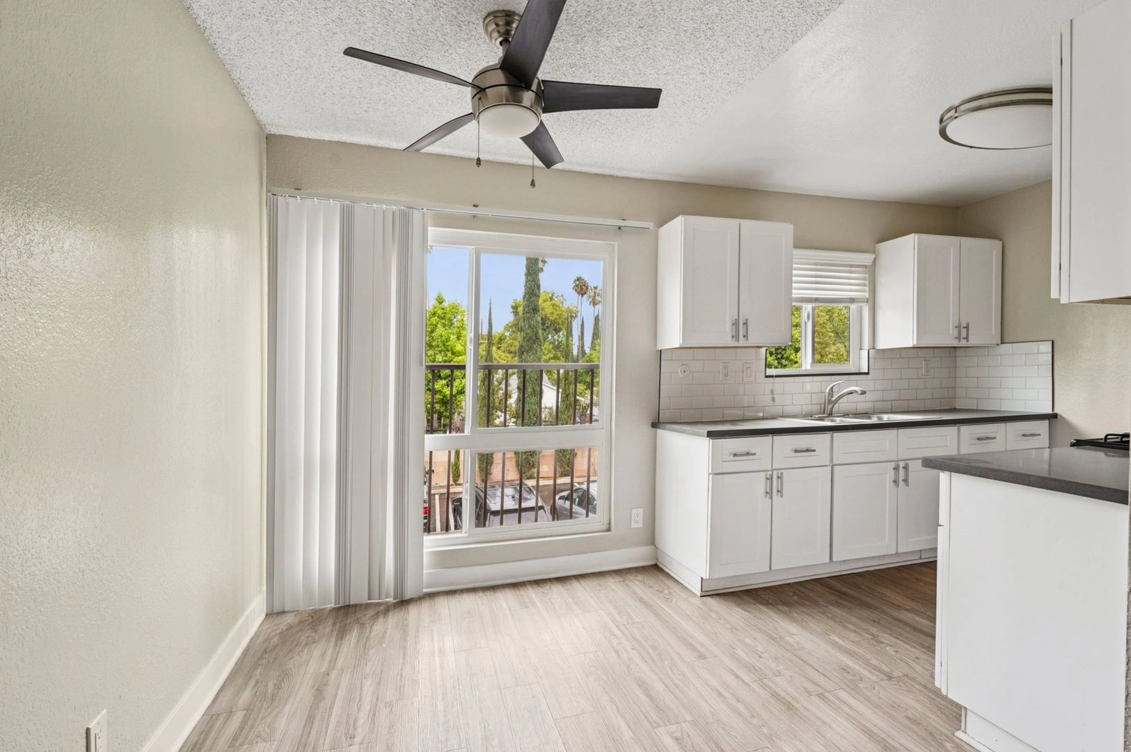 *NEWLY RENOVATED* Beautiful Unit For Rent In Reseda With Move In Special!