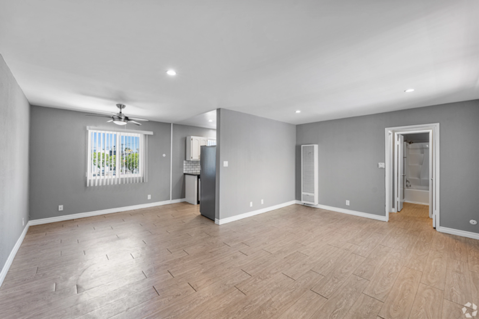 *NEWLY RENOVATED* Beautiful Unit For Rent In Reseda!