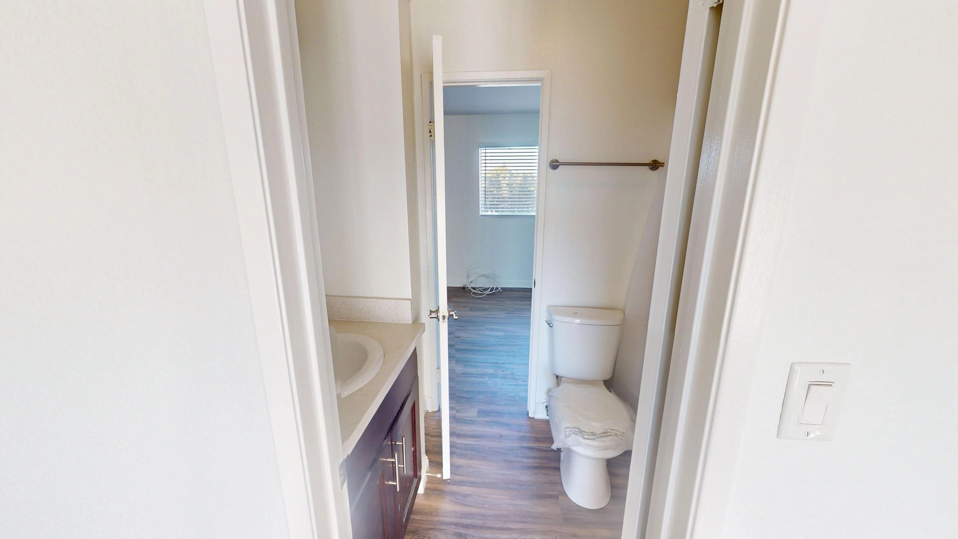 FREE RENT!! Spacious 2 Bed Townhome in Inglewood!