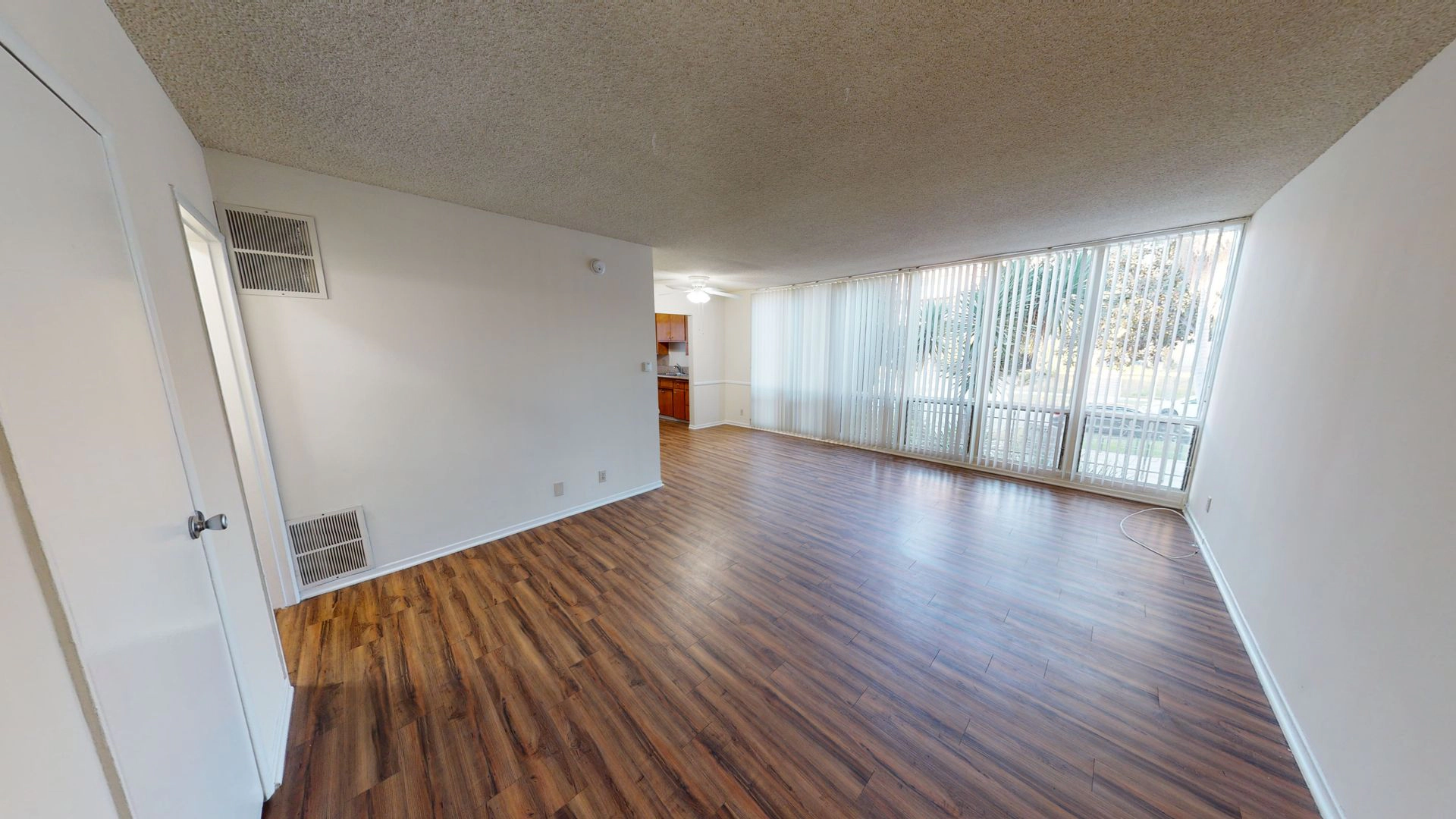 FREE RENT! 1BR/1BA Apartment – Los Angeles