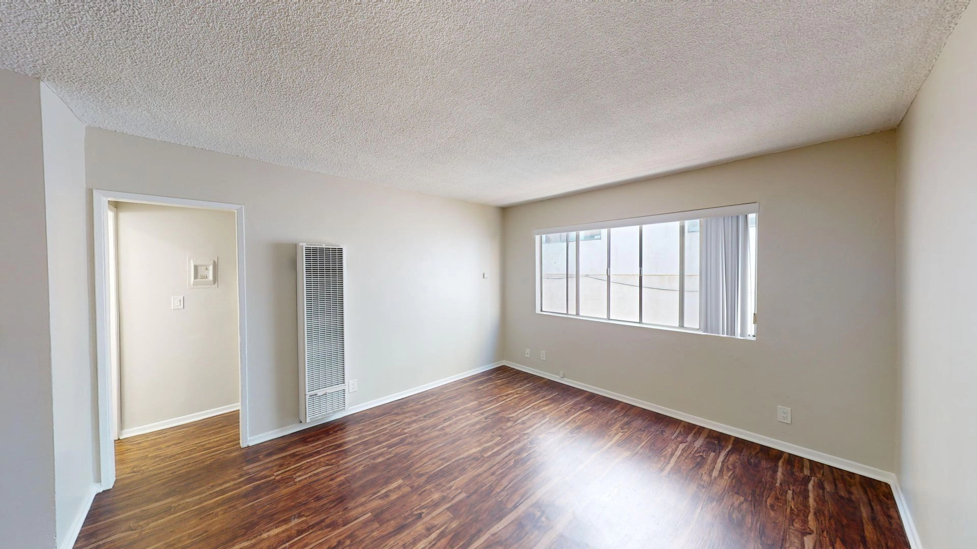 FREE RENT! Wonderful One Bedroom Available Near McArthur Park!