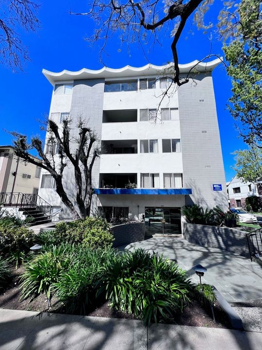 For Rent: 351 N Palm Dr #A, Beverly Hills, CA 90210 - Studio, Rent: $1,695