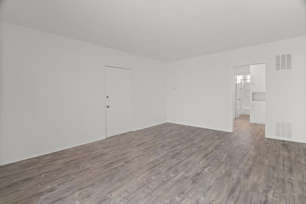 property for rent #4