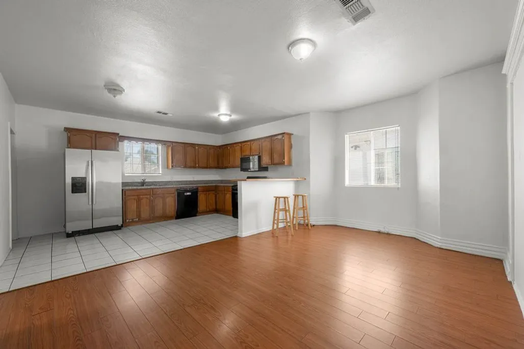 property for rent #7