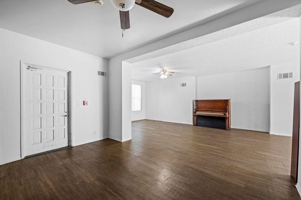 property for rent #4