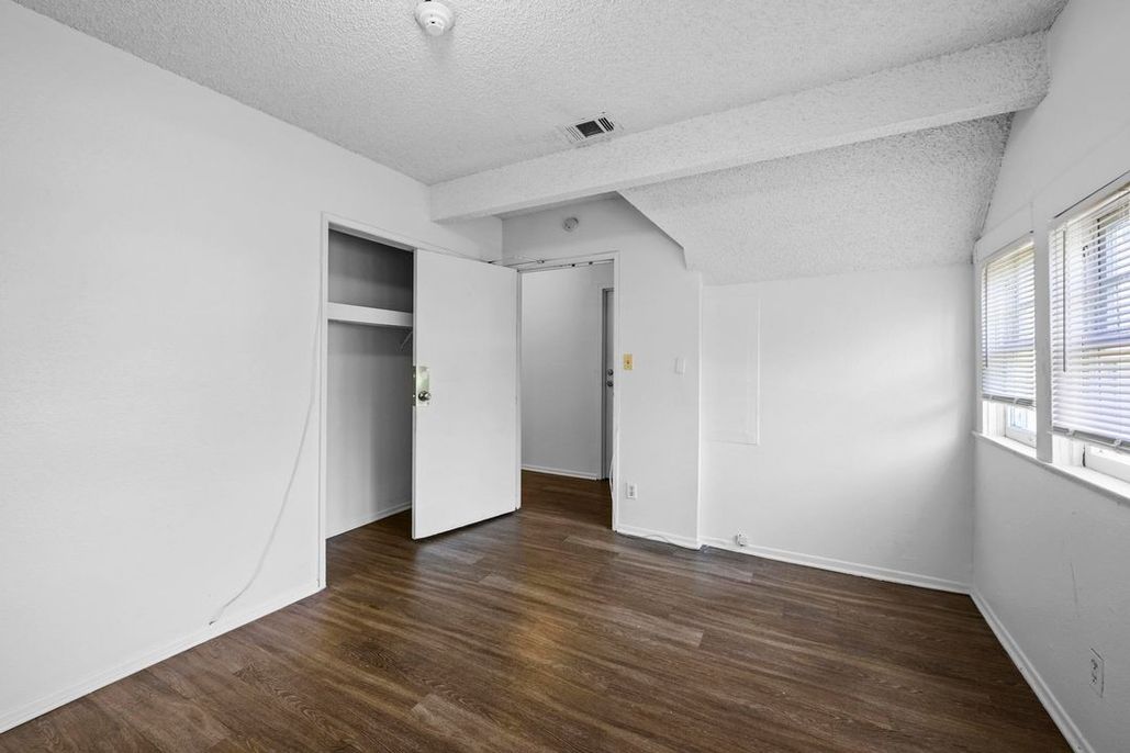 property for rent #33