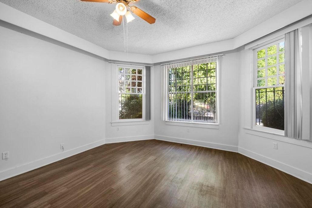 property for rent #10