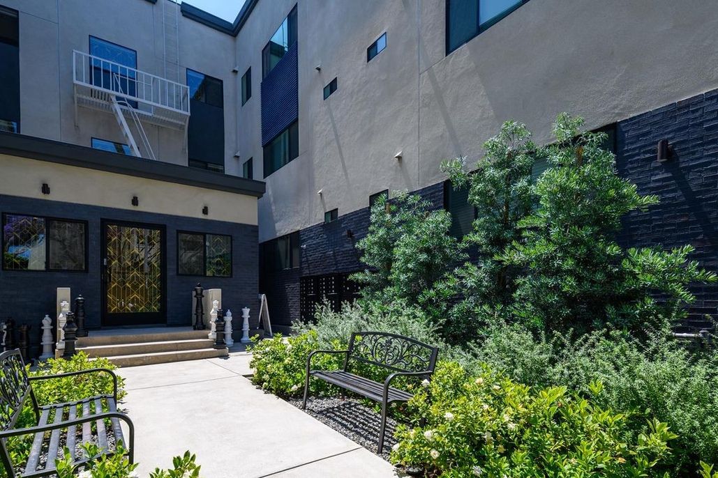 property for rent #9