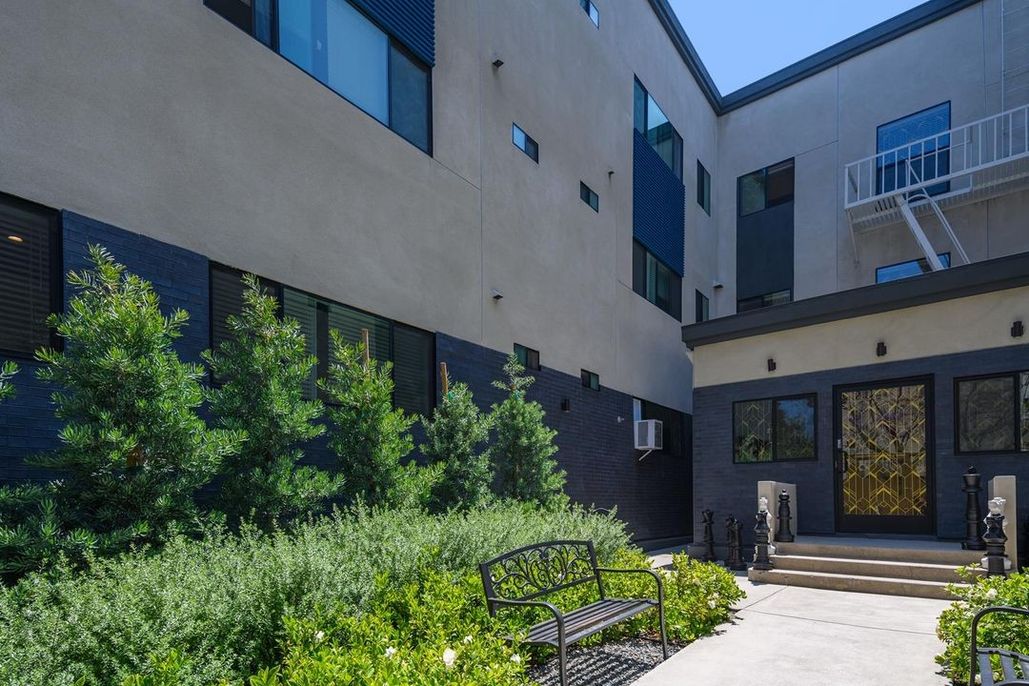 property for rent #10