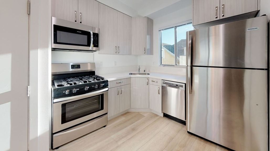 property for rent #12