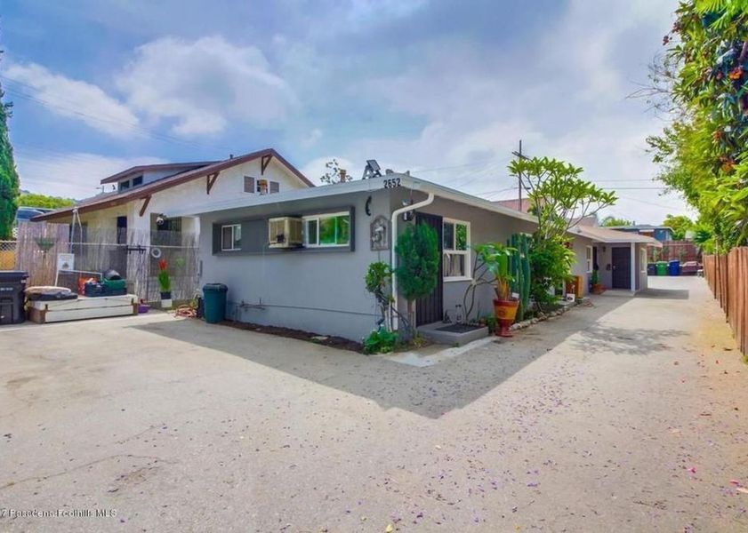 property for rent #1