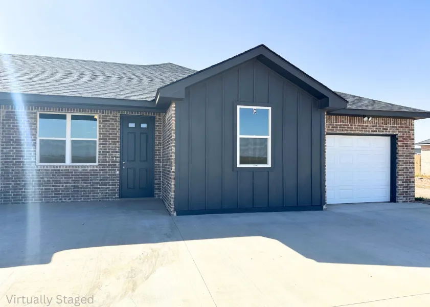 2bdr 1bth Storage Space Throughout