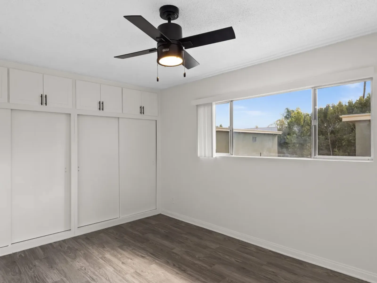 Apartment photo for 14556 Magnolia Blvd - 7