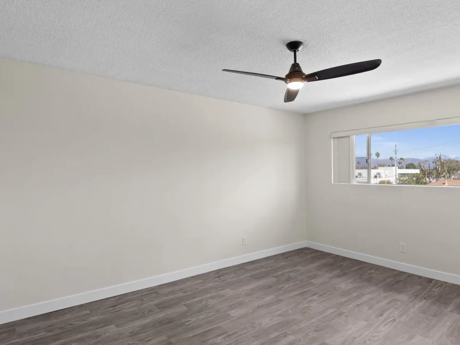 Apartment photo for 14556 Magnolia Blvd - 6