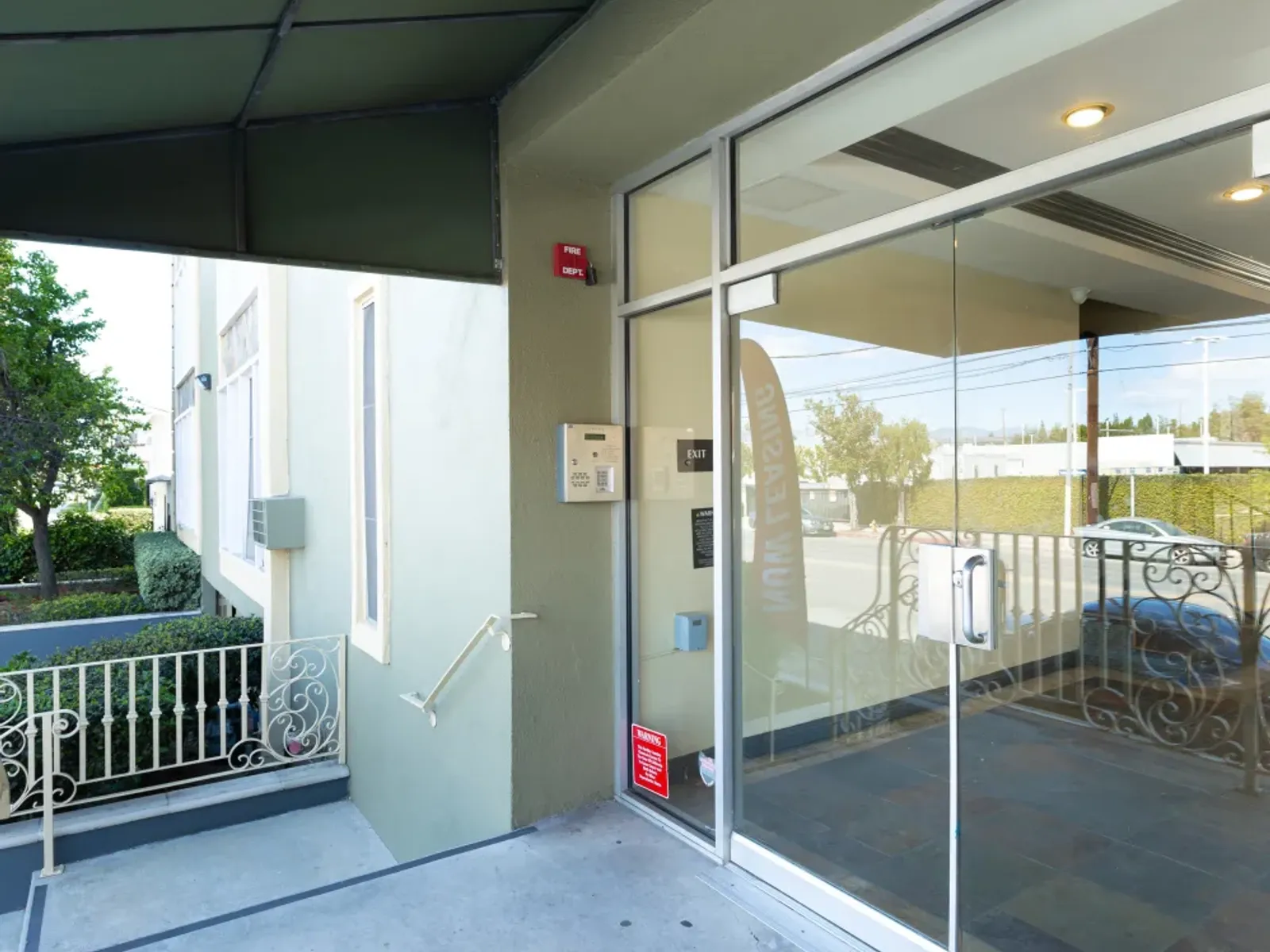 14556 Magnolia Blvd - 6