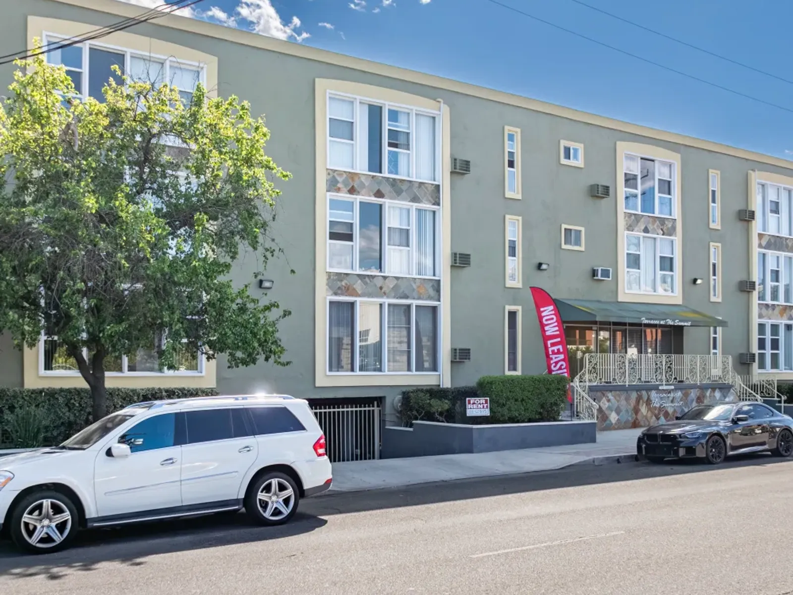 14556 Magnolia Blvd 1