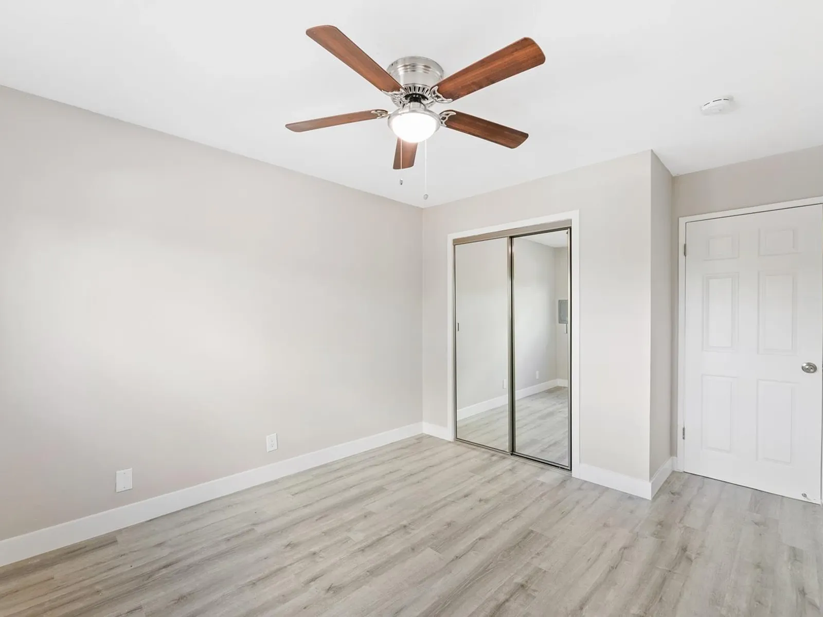 1495 Peterson Ave 24