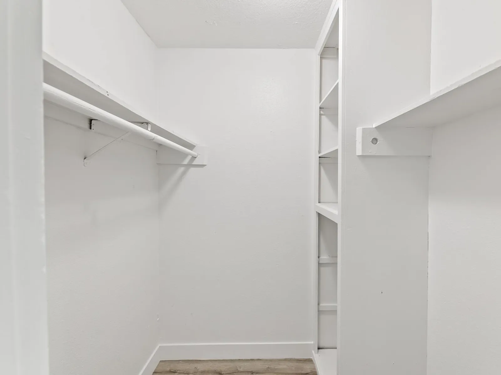 1495 Peterson Ave 25