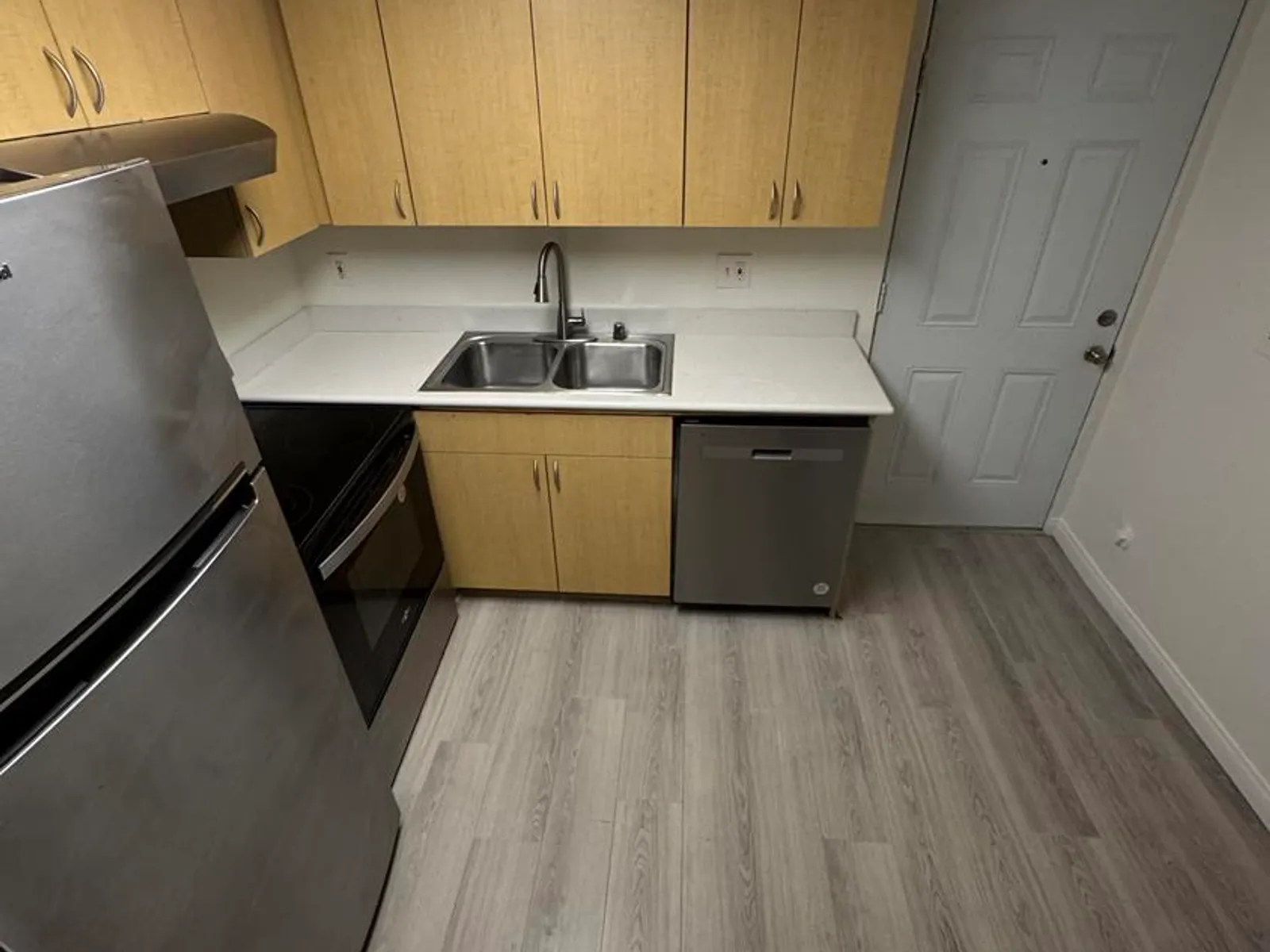 3030 WAVERLY DRIVE - 6