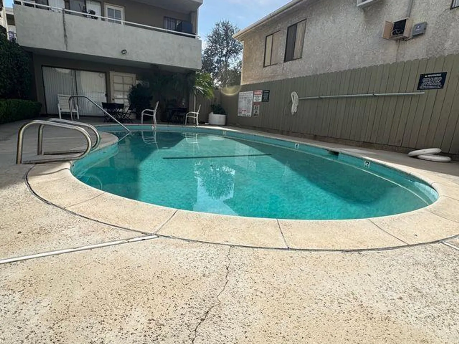 18144 Burbank Blvd 6