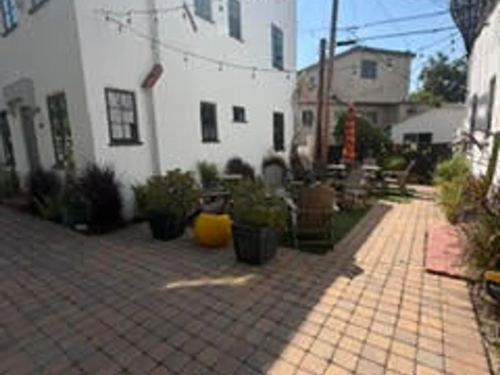 921 N W Knoll Dr 2